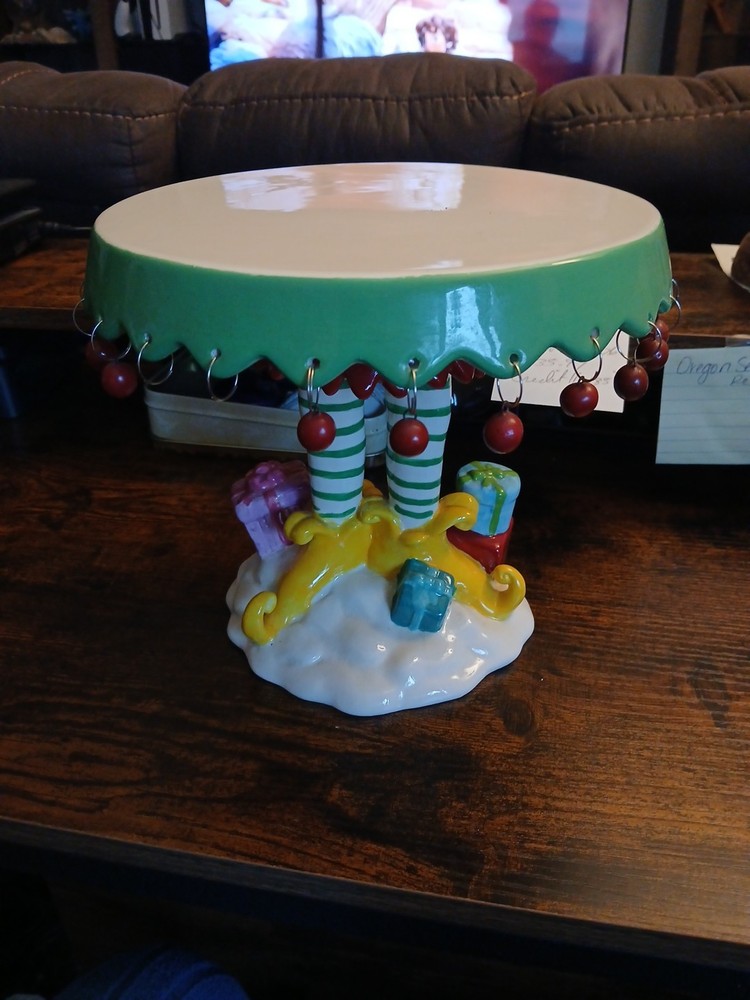 m studios ceramic Elf Cake Holder