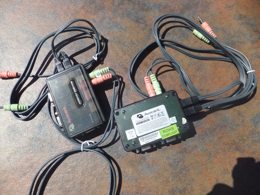2 Avocent Switchview 100 Two Port, 2SV11BND1 With Cables