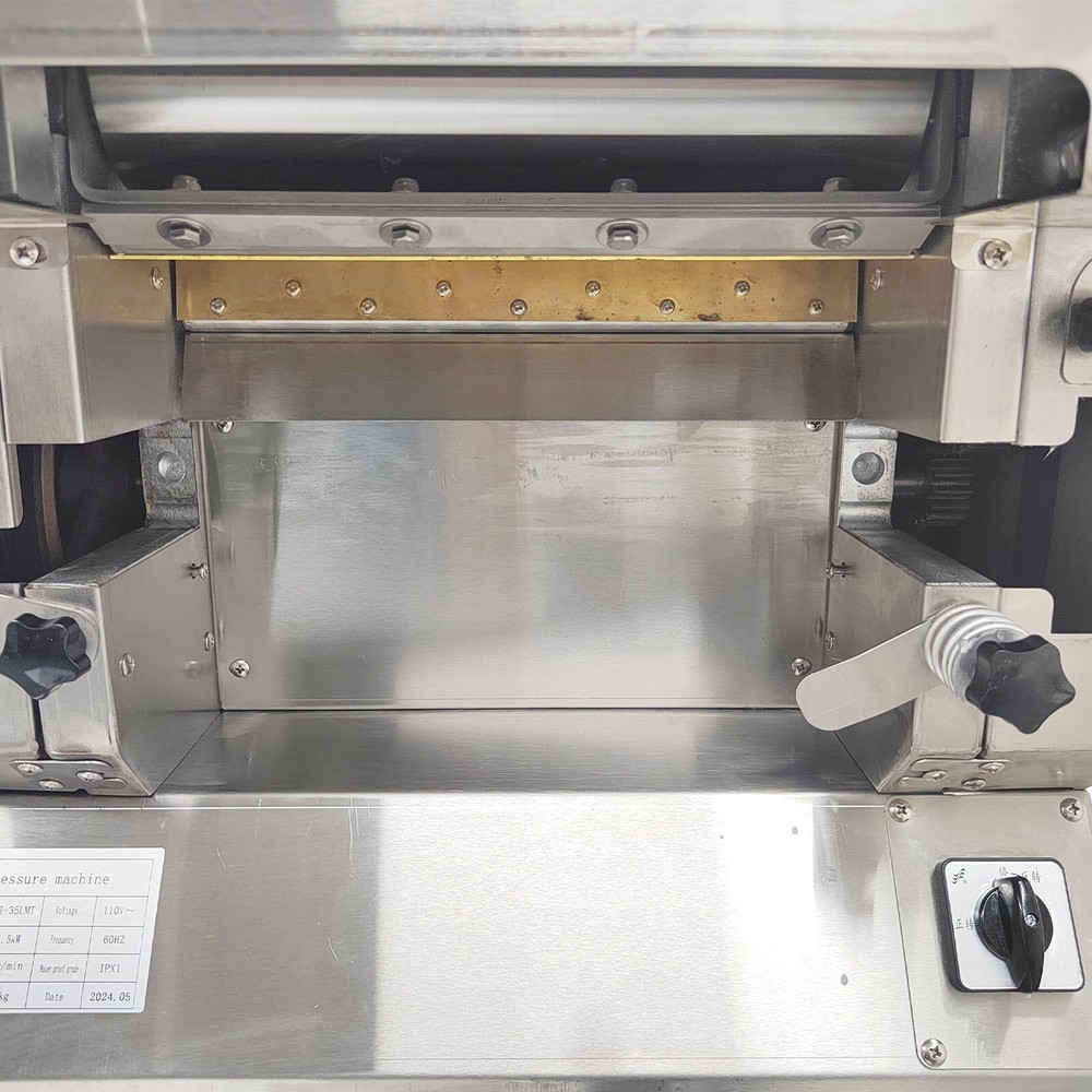 110V Dough Sheet Roller Noodles/Dumpling Sheet Maker 11.4" Roller 1.5mm Cutter