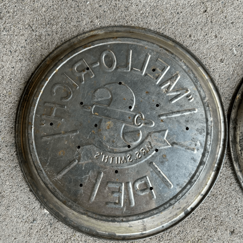 2 Mrs. Smiths Mello-Rich Metal Baking Tin Pans