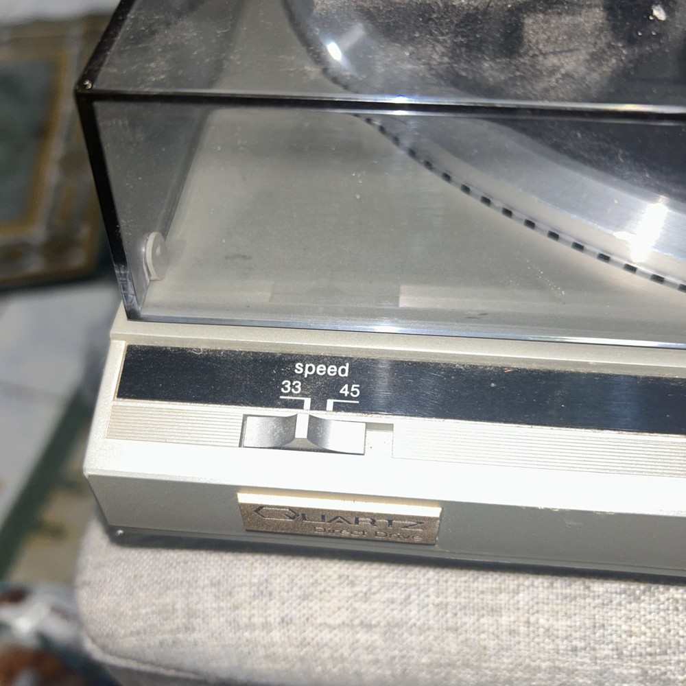 Technics Quartz Direct Drive Automatic Turntable SL-Q200