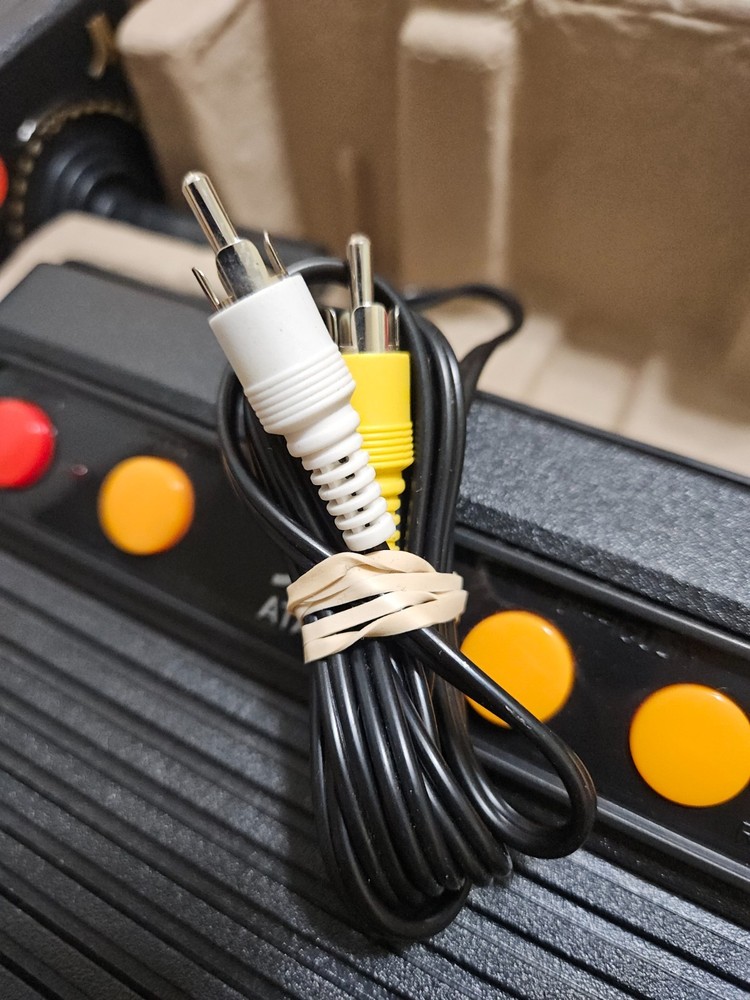 Atari Flashback 6 Classic Game System 100 Built-in Games 2 Wireless Controllers