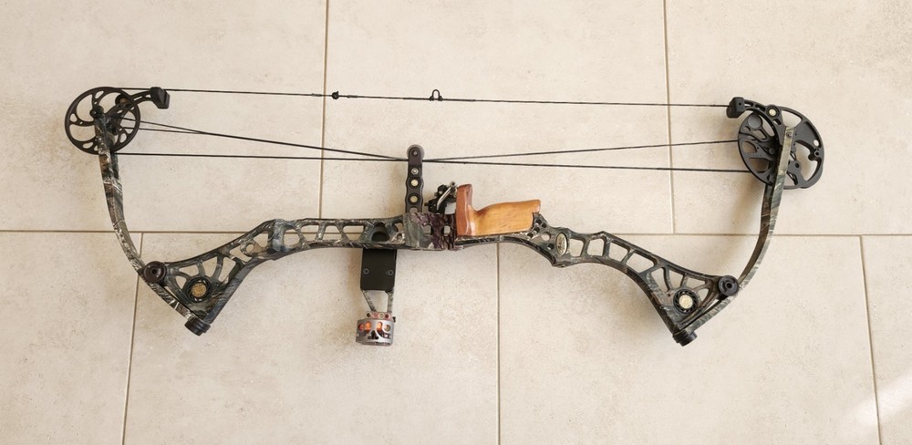 Mathews Drenalin Compound Bow 28"/60# Solocam, Hard Case, Accessories