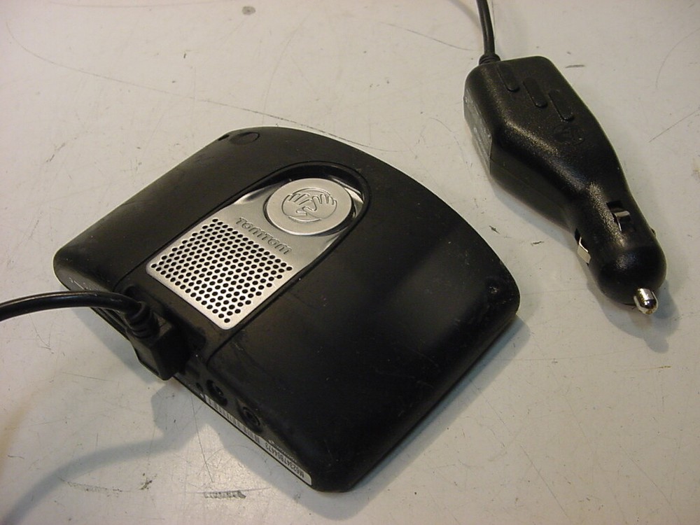 TOMTOM GPS NAVIGATION WITH CORD