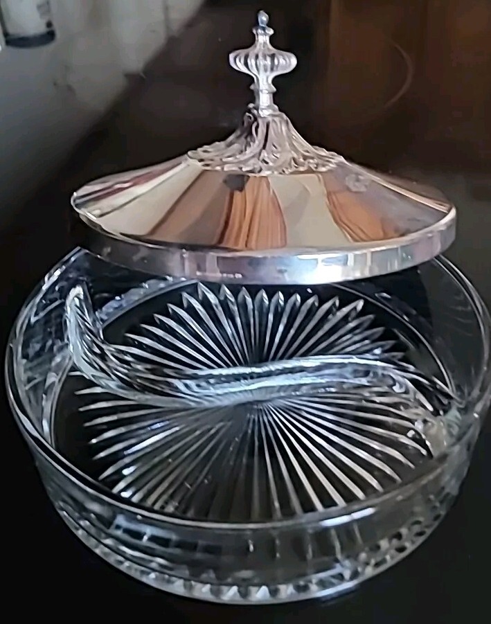 Devided Candy Dish With Silver Plated Lid Newport EPYB 6.25"