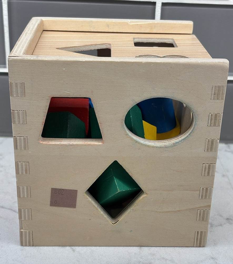 Shape Sorting Cube - Melissa & Doug COMPLETE WITH 12 BLOCKS