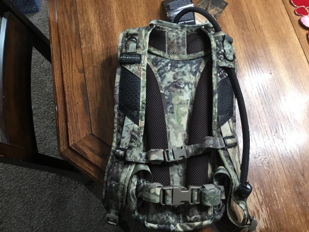 NWT-EBERLESTOCK DAGGER Hydration Pack With Bladder