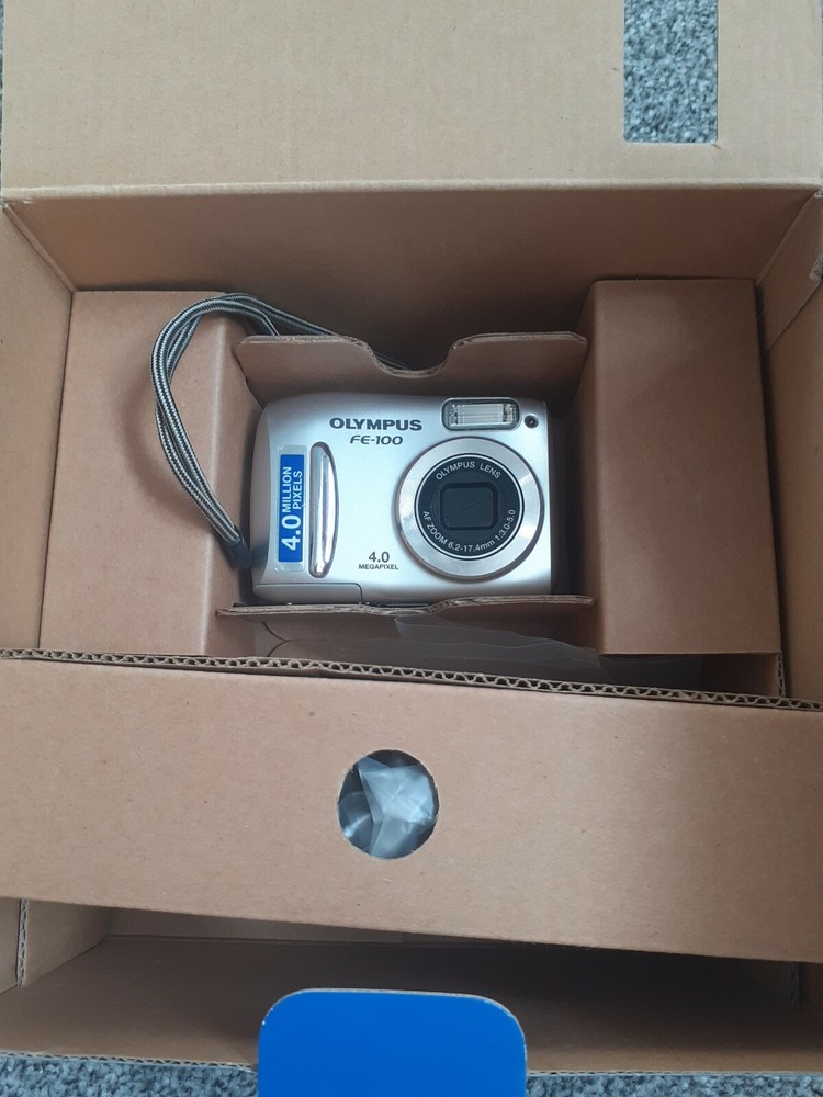 Olympus FE FE-100 4.0MP Digital Camera - Silver original packaging & DVD manual