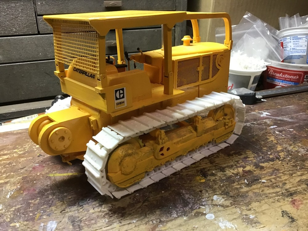CUSTOM TRACKS FOR 1/25 SCALE AMT CAT DOZER MODEL