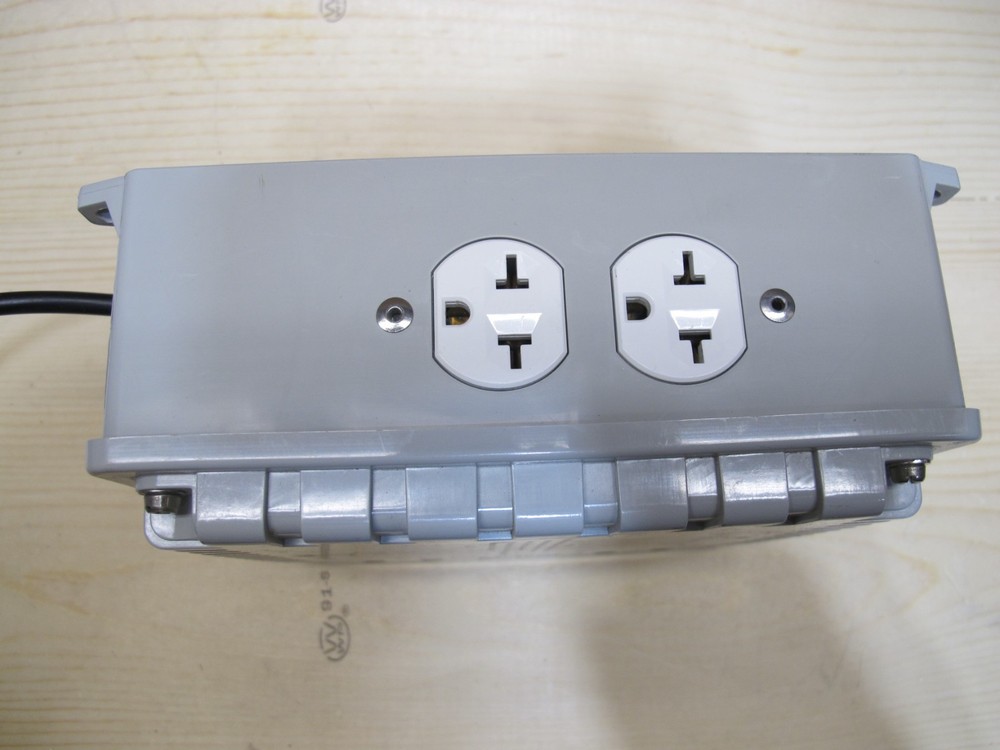 Blueprint Controllers HUB-4, 4 Light 240V Controller w/120V trigger cable
