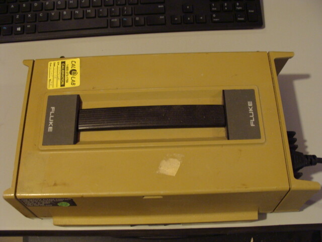 Fluke 7260A Universal Counter/Timer (Powers On & Buttons Function)