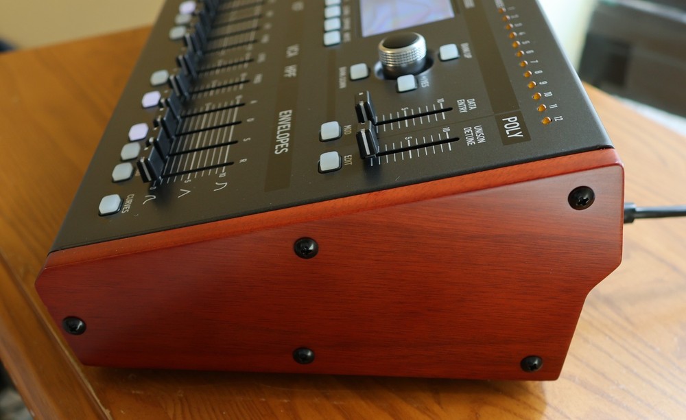 Behringer DeepMind 12D-Analog 12-voice Polyphonic desktop/rack synthesizer MINT!