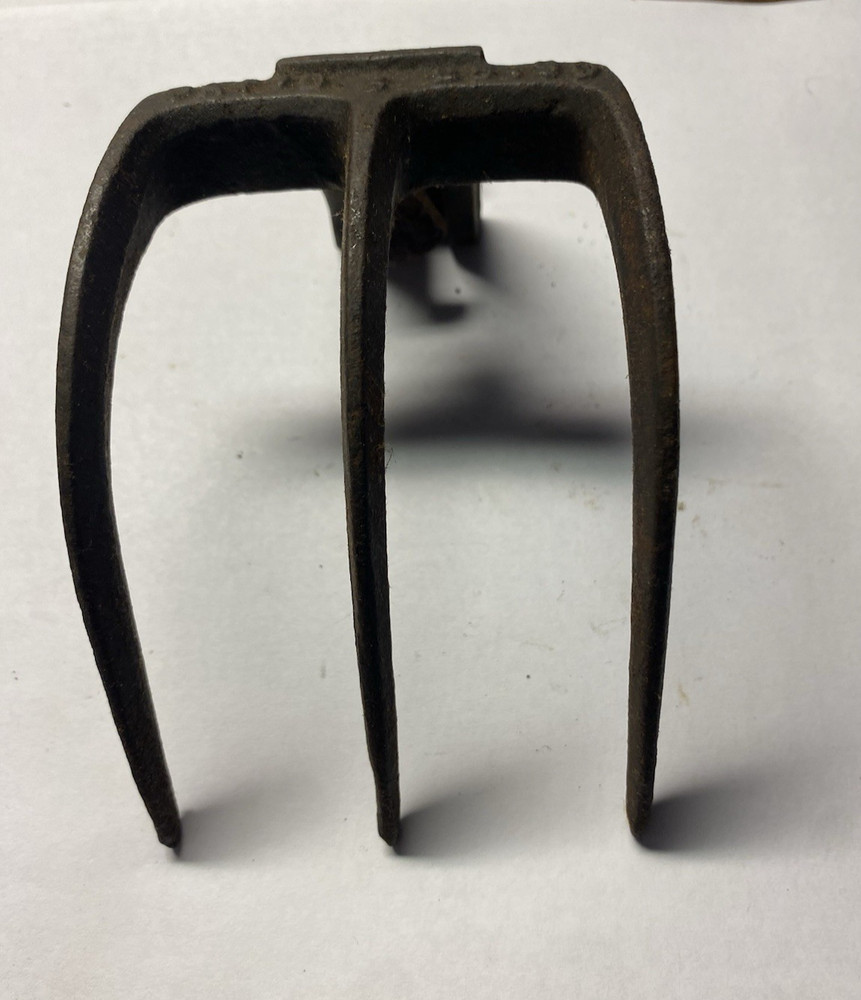 Vintage Planet Jr  3 Tooth Rake