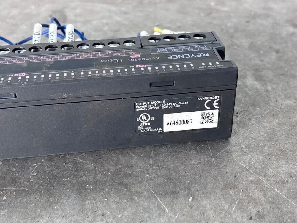 KEYENCE KV-RC32BT PLC Screw Terminal Transistor Output Module USED