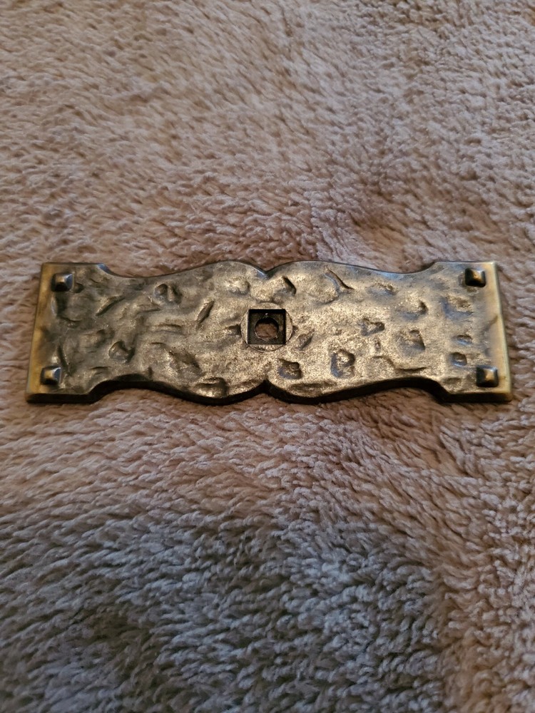 VINTAGE NATIONAL BACKPLATE DRAWER PULL ~ HAMMERED TEXTURED BRONZE ~ RETRO