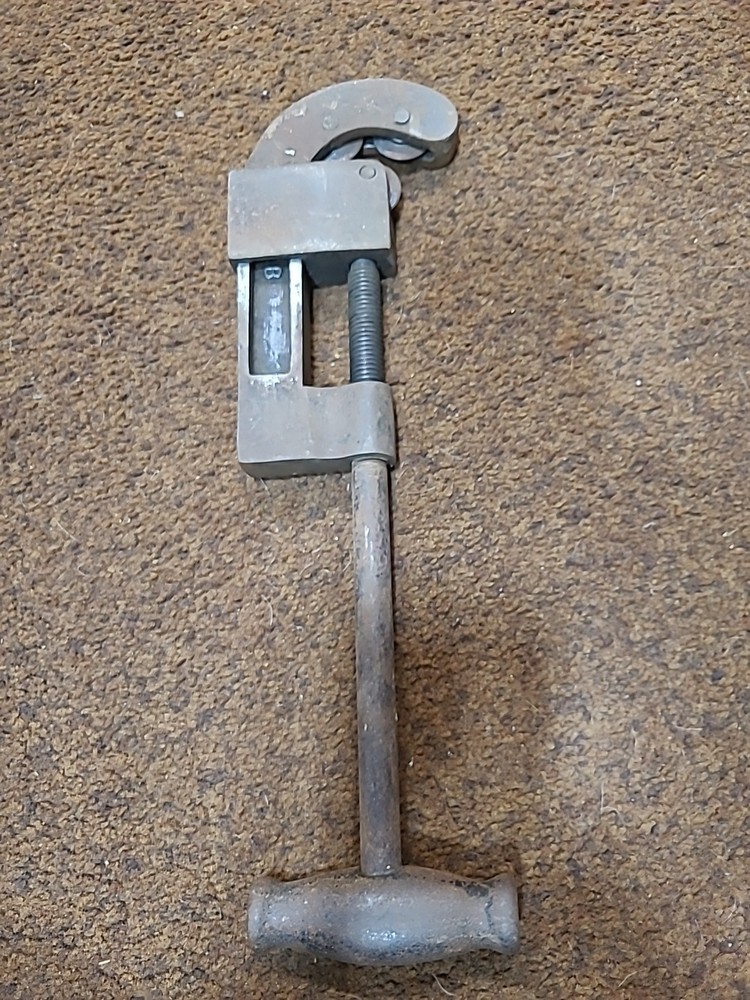 Antique Erie Tool Works 2" Pipe Cutter