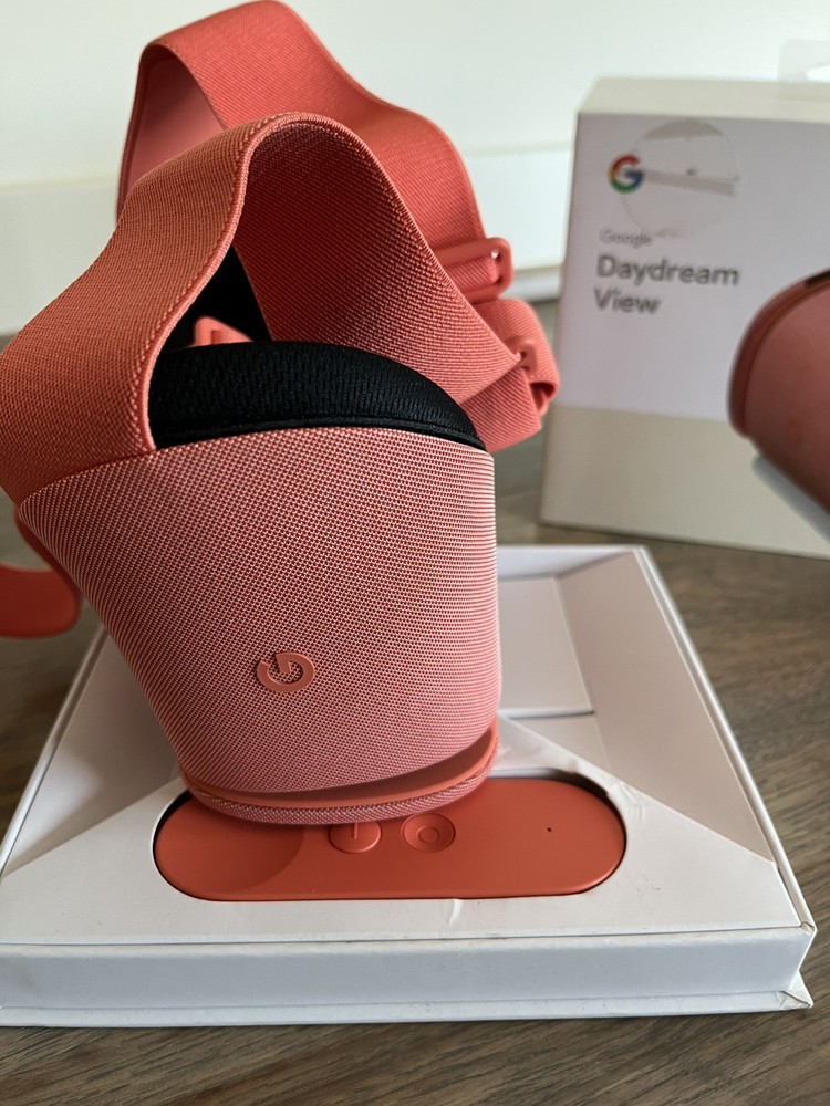 Google Daydream View Virtual Reality Headset VR w/Controller