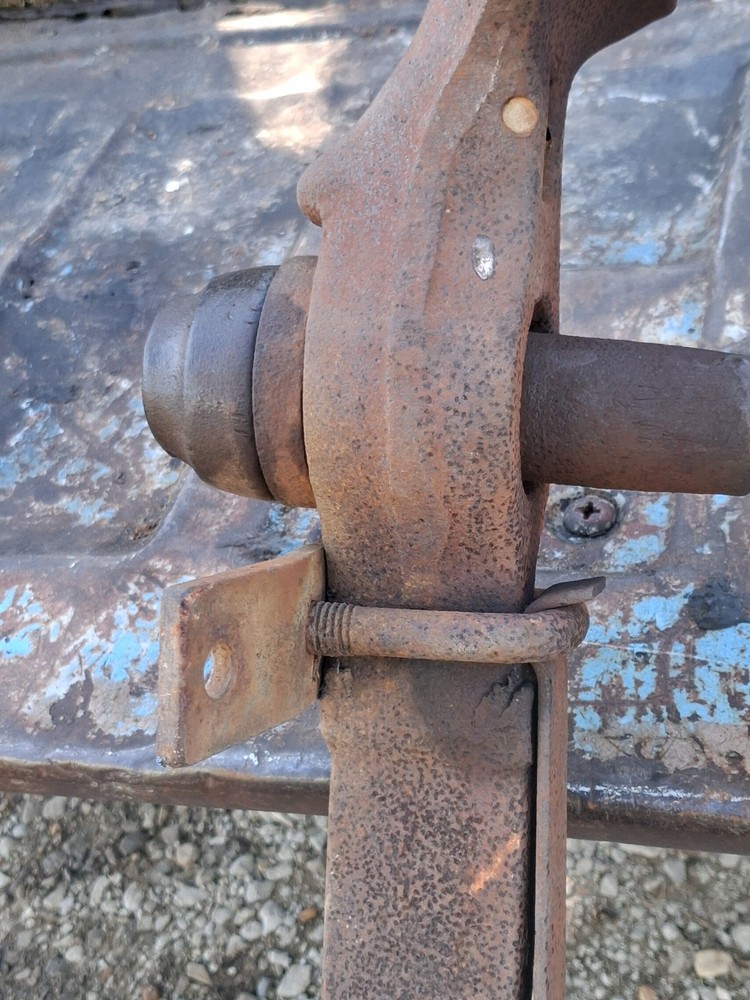 Vintage Antique Blacksmith Post Leg Vise forge anvil tool