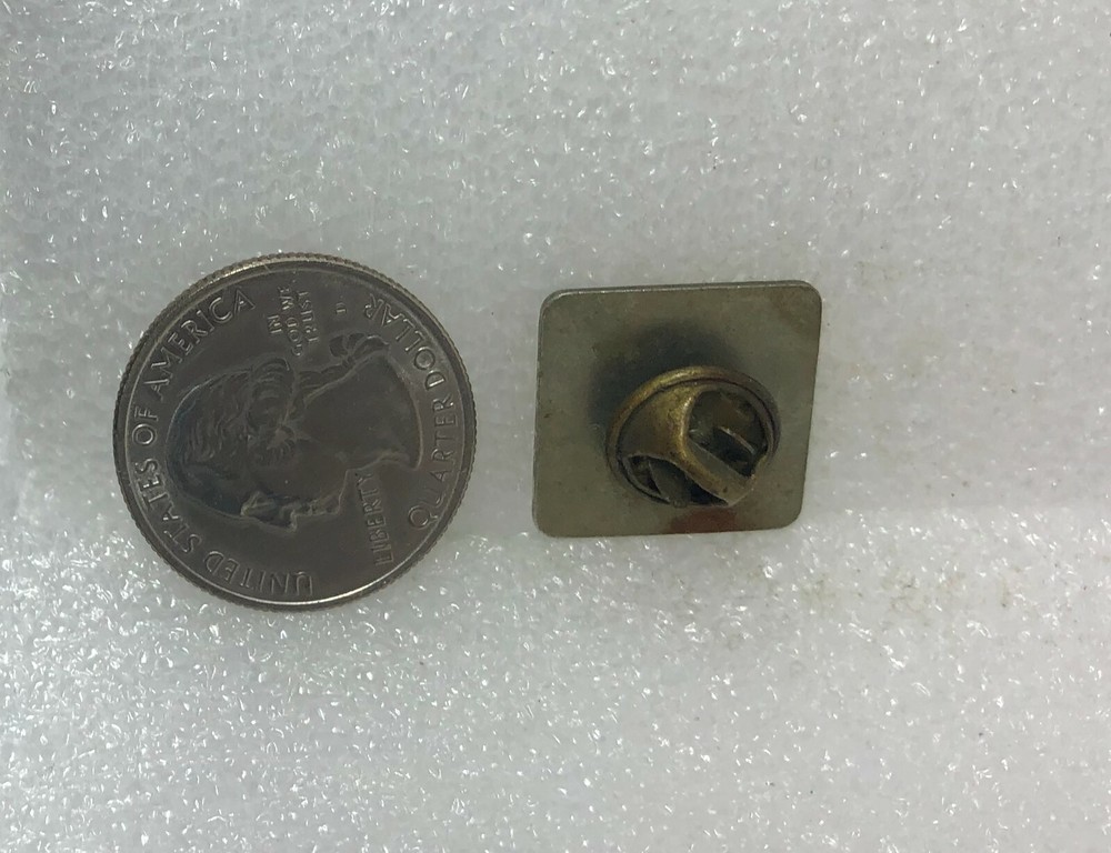 Team Player Hand Shake Pin