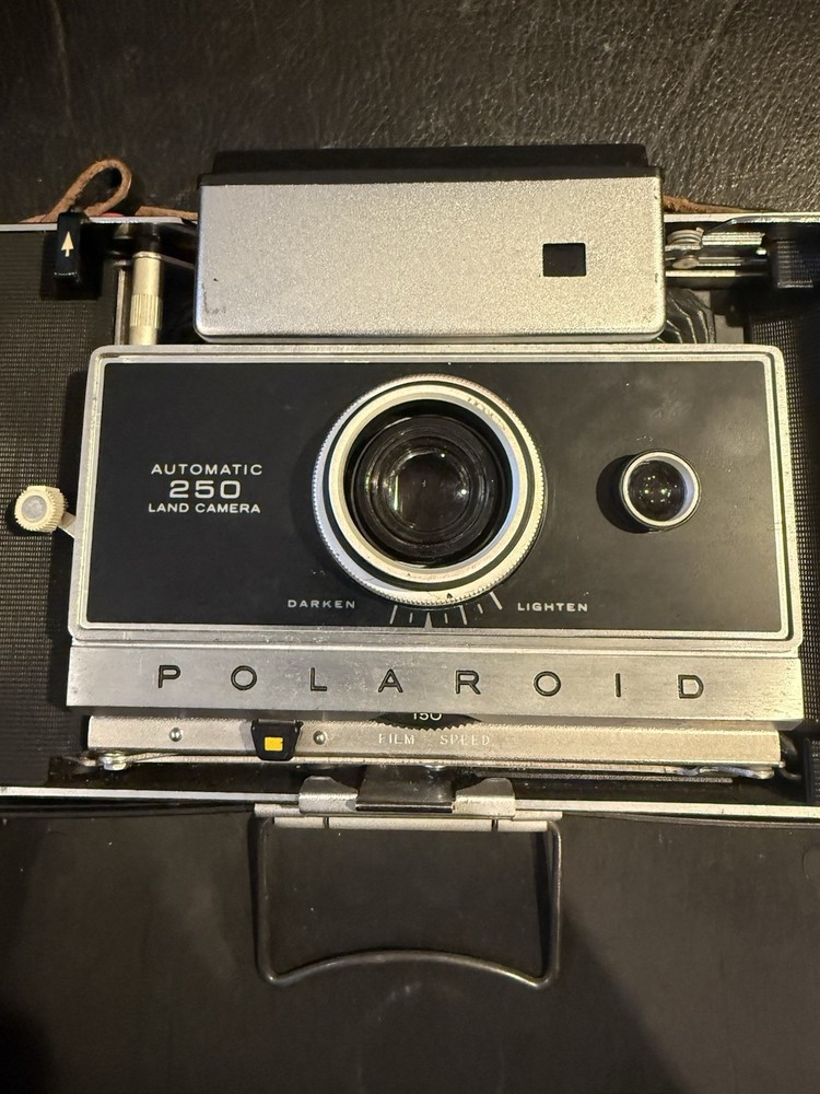 Vintage Polaroid Automatic 250 Land Camera/Zeiss Range Finder/Case Untested