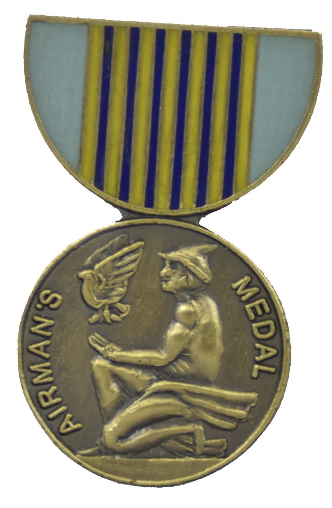 AIRMANS MEDAL HAT PIN