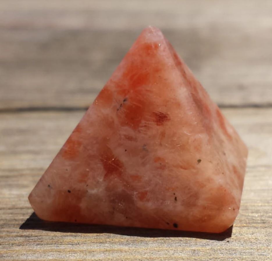 NATURAL SUNSTONE SMALL GEMSTONE PYRAMID 20-22mm