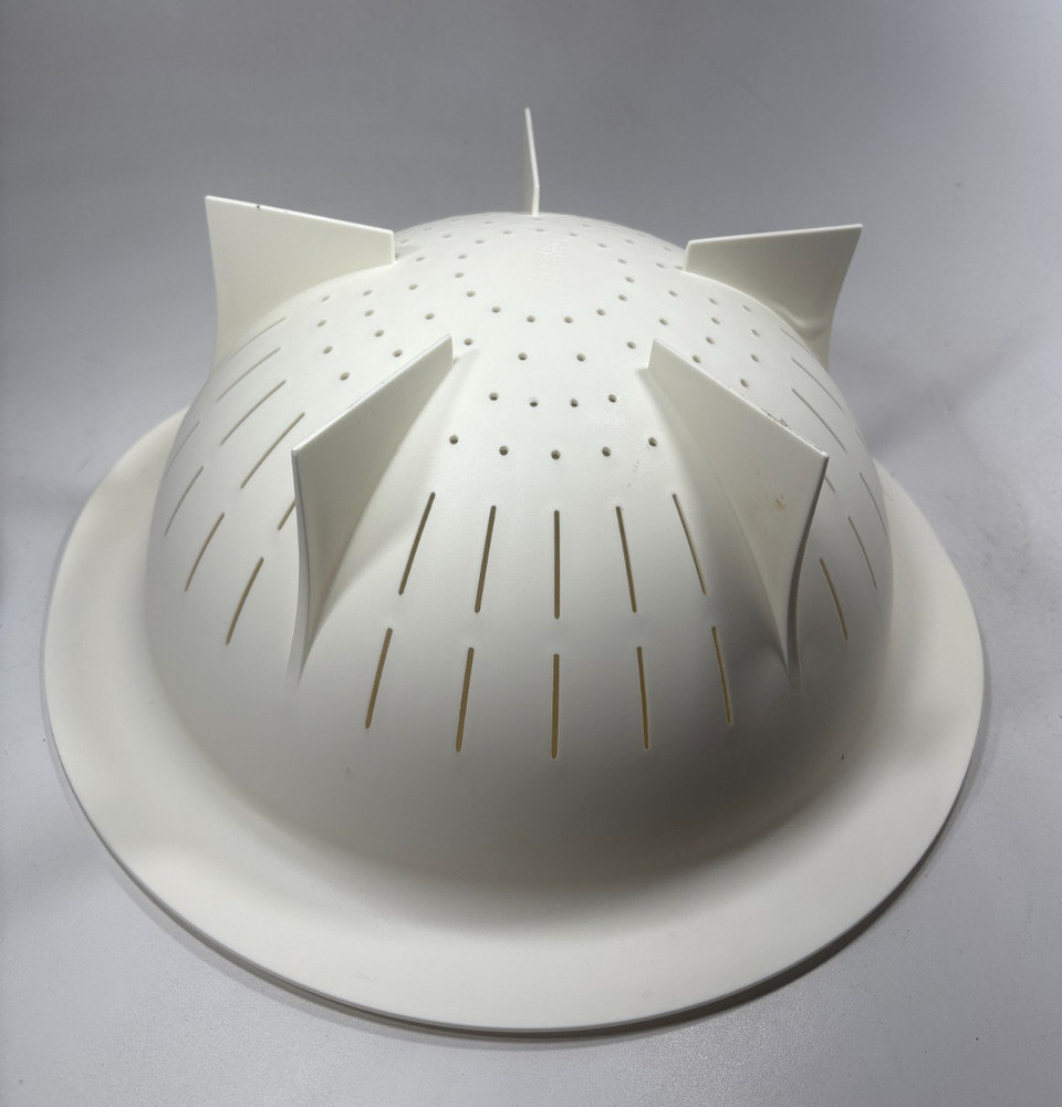 Tupperware White 3 Quart Large Double Colander #3105 and Cover #3106 Atomic