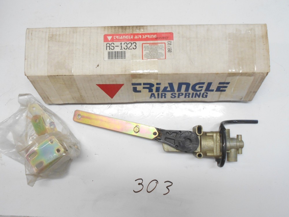 Triangle AS-1323 Delay Type Height Control Valve With Integral Dump Valve