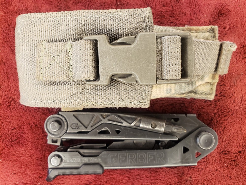 🔪  Gerber Center-Drive Multi-Tool with Tan Malice Clip Sheath