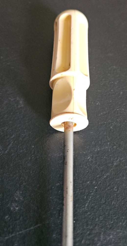 FLATHEAD SCREW DRIVER. WHITE DIMPLED PLASTIC HANDLE. UNMARKED