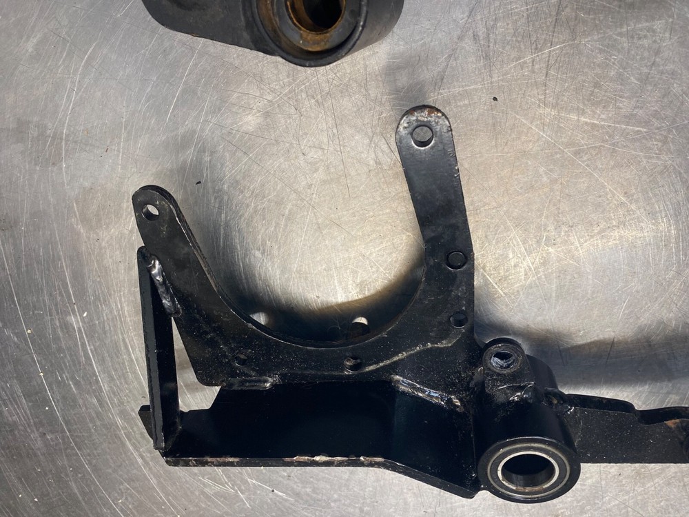 Quantum Edge Front Caster Shock Strut Fork Assembly B6/30