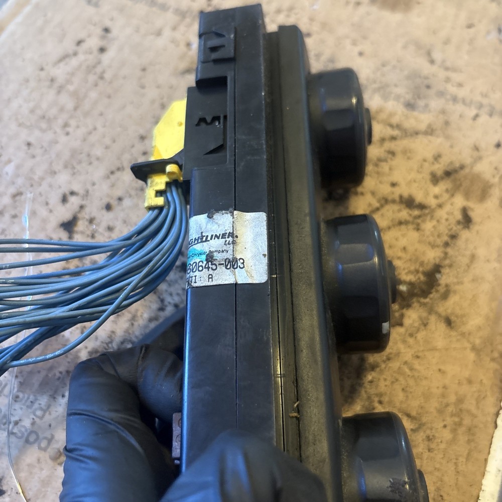FREIGHTLINER CASCADIA TEMPERATURE CONTROL SWITCH - P/N: A22- 60645-003 Broken