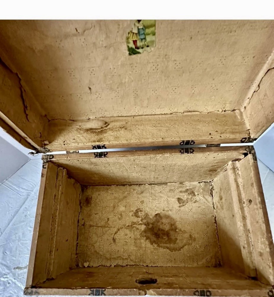 Vintage/Antique Doll Trunk