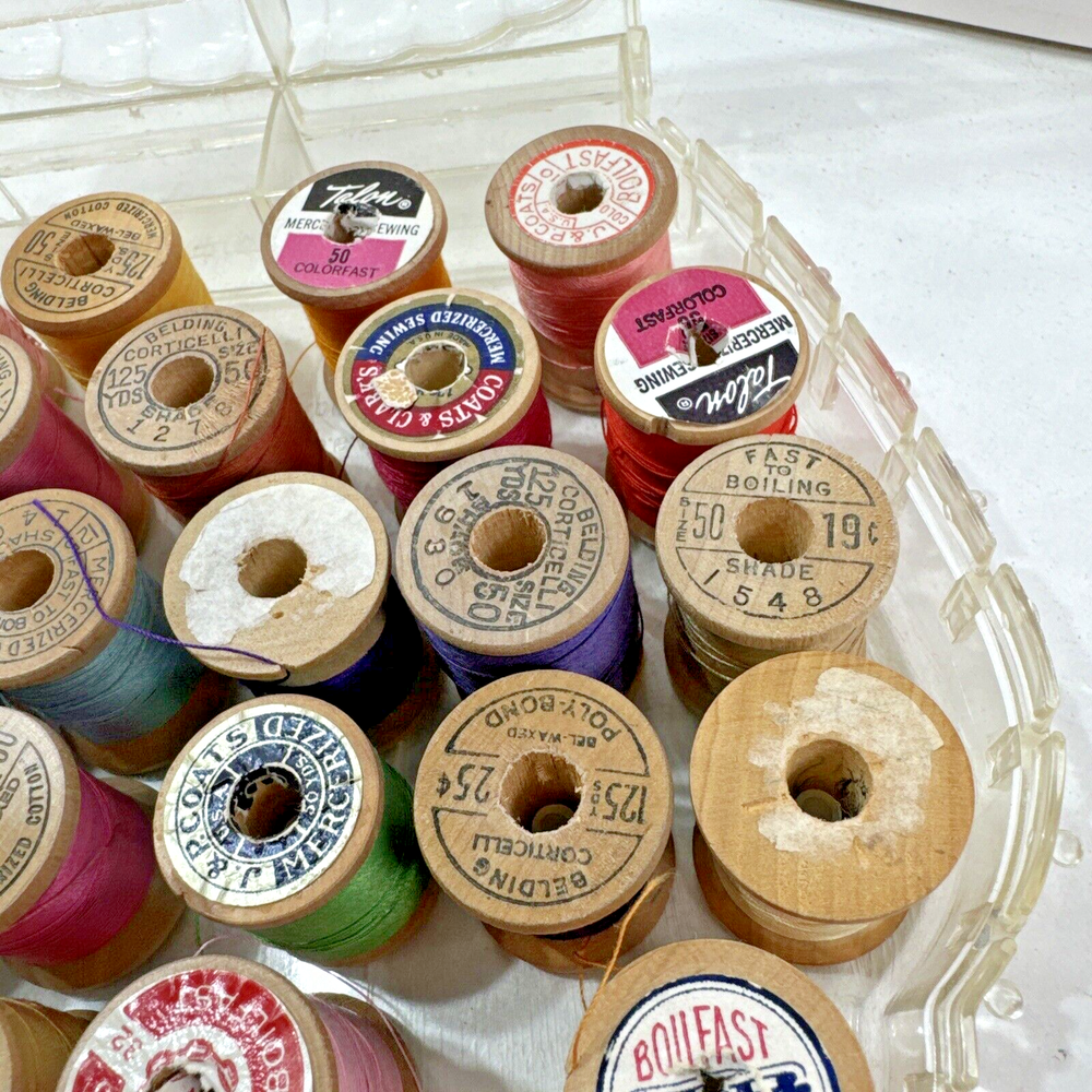 Vtg Plastic Clear Acrylic Thread Spool Holder Seashell Clam Shell Shape w Thread