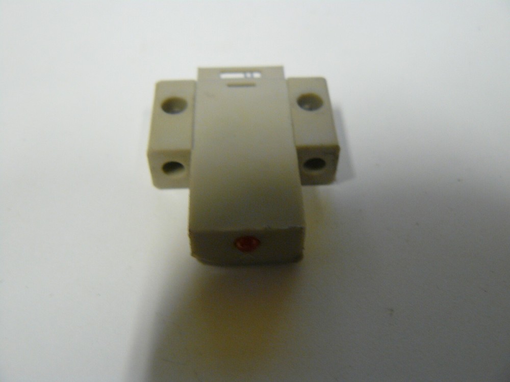 OMRON EE-SPWD311 PHOTOELECTRIC MICRO SENSOR
