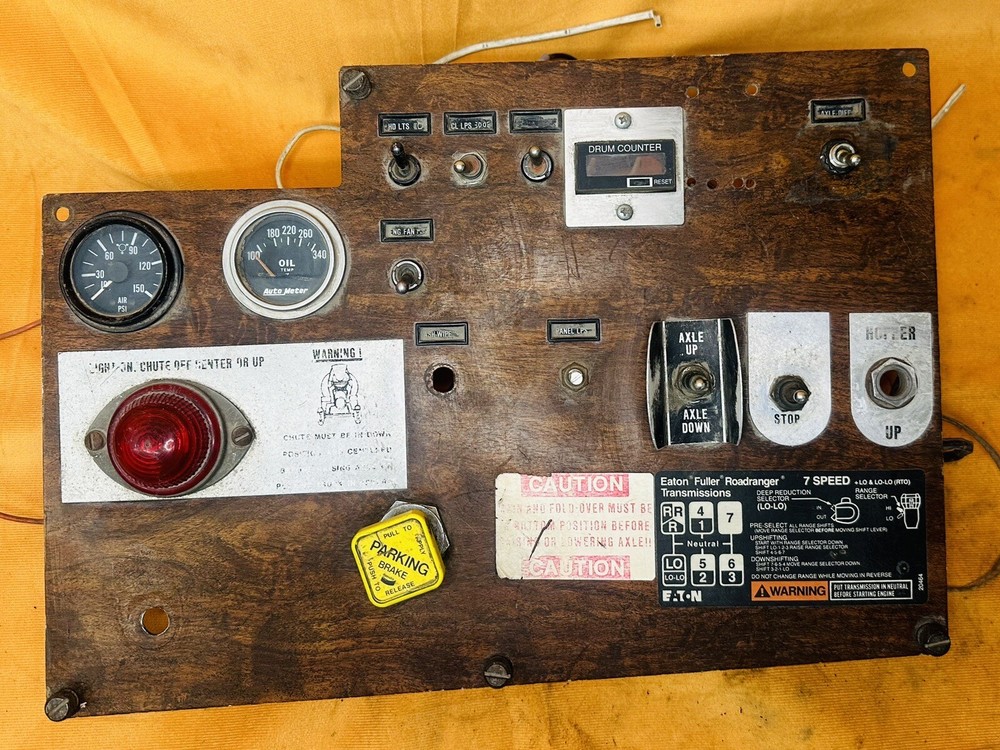 Peterbilt Switch And Gauge Dash