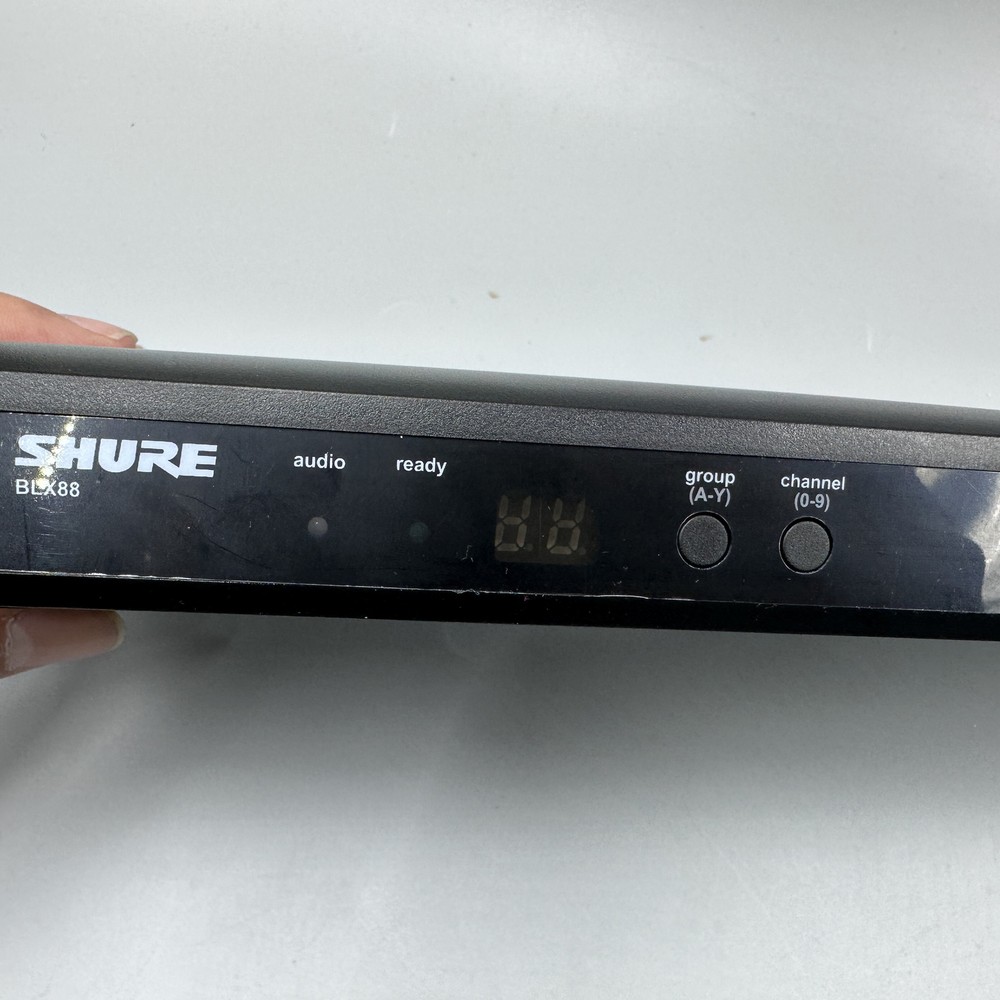 BLX288/PG58 Shure with 2 Microphone Handheld Wireless Microphone System Come H10