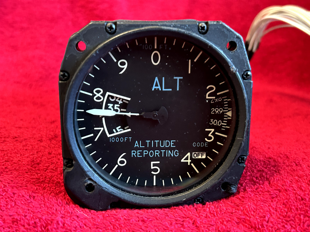 BENDIX ENCODING ALTIMETER P/N 99251-3252013-0601 WITH CONNECTOR