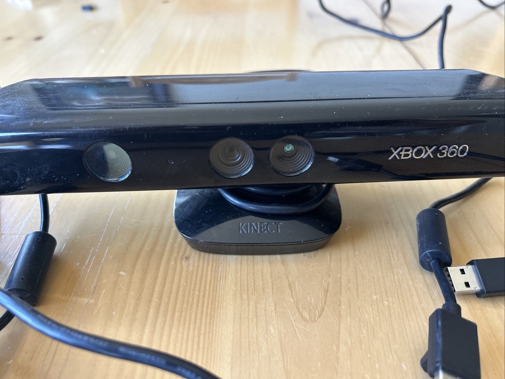 Microsoft Xbox 360 Kinect Sensor Model 1414 With Ac Adapter