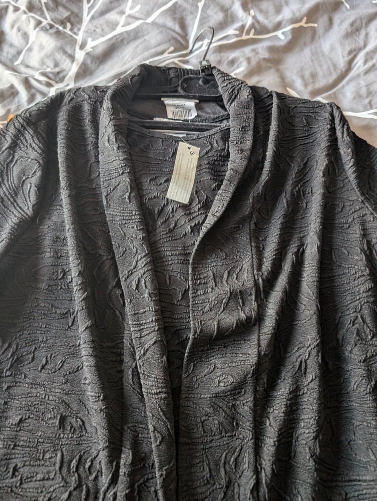 Set Comprising Camisole and Jacket in black textured material