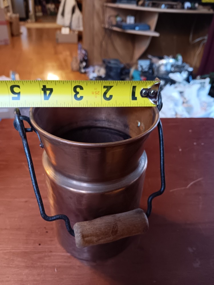 DECORATIVE COPPER POT W/ HANDLE. 1338