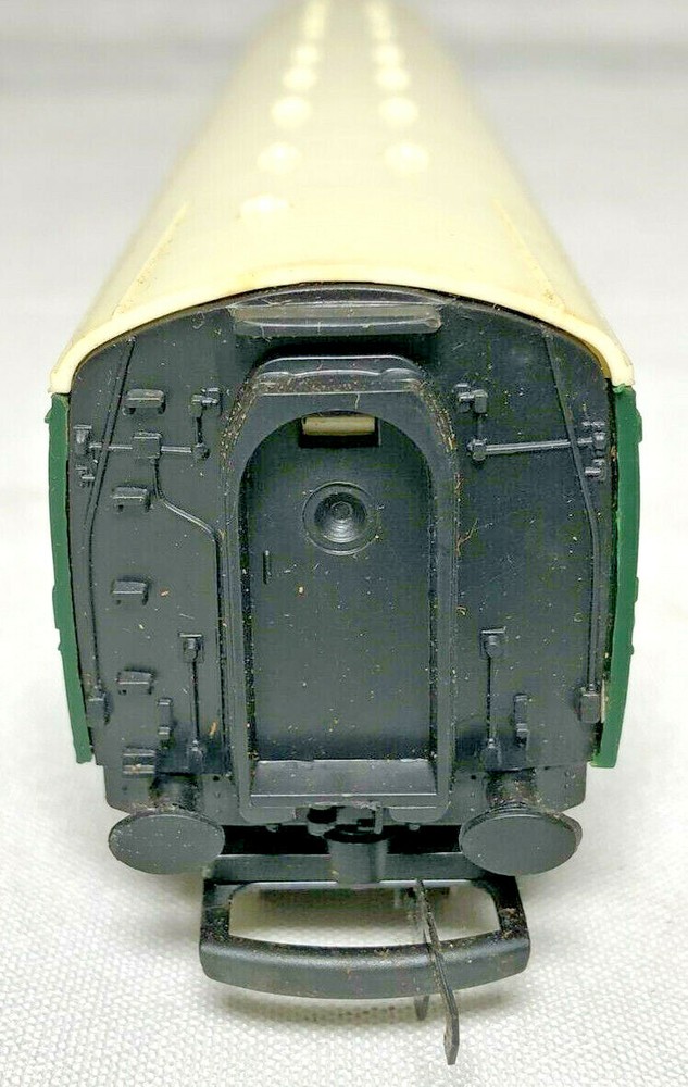 Hornby Railways Passenger Coach