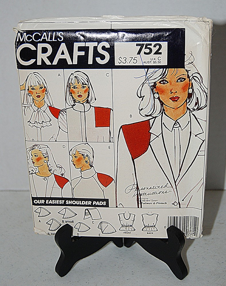 Vintage McCalls 752 Sewing Pattern....uncut and FF