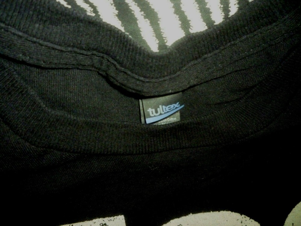 Foo Fighters Shirt ( Used Size L ) Very Nice Condition!!!