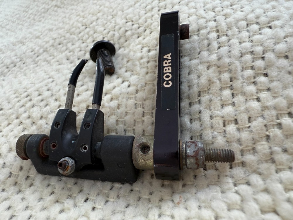 Cobra Archery Dual Prong Flipper Rest