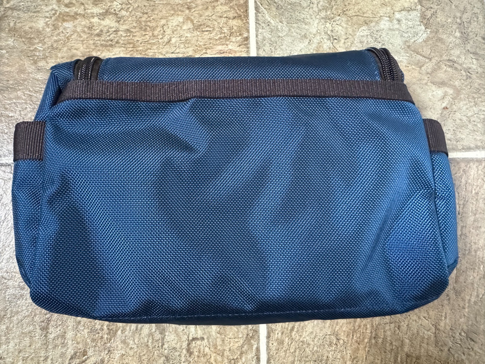 NWT $125.00 Tumi Broadview Travel Kit