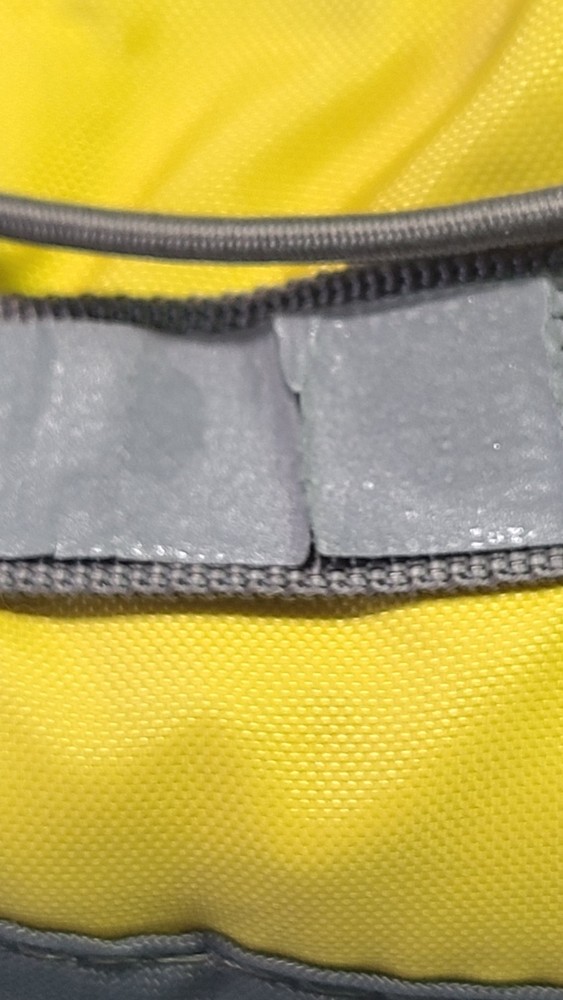 Camelbak Classic 2L / 70 Oz Hydration Pack Backpack Yellow & Grey with Bladder