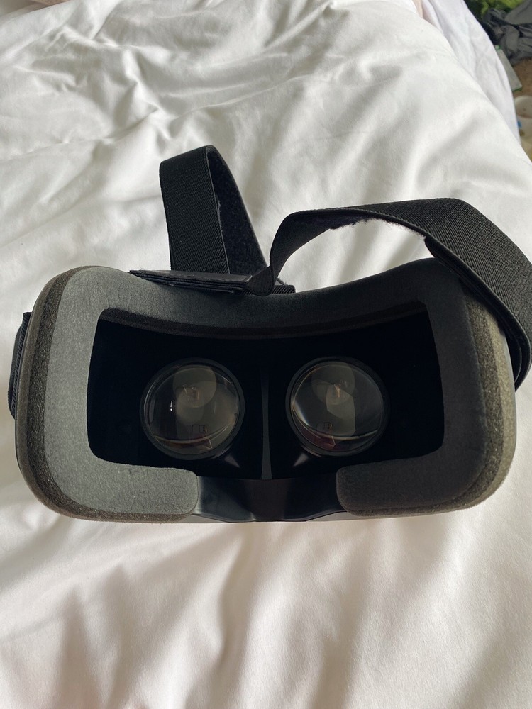 Zeiss VR One Plus virtual reality headset Missing Strap but Good Condition Used