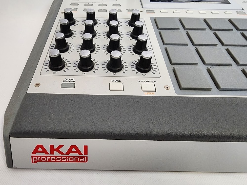 AKAI MPC Renaissance Sequencer Sampler MIDI