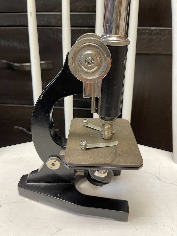 VINTAGE E. LEITZ-WETZLAR MICROSCOPE WOOD CASE